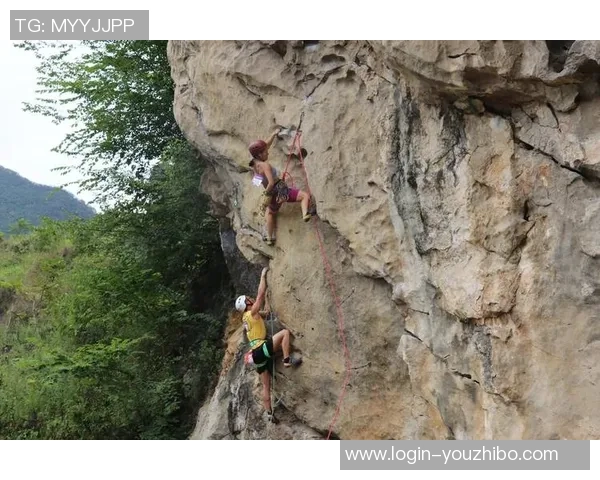 成都攀岩队在极限运动嘉年华中的耐力表现精彩点评与分析